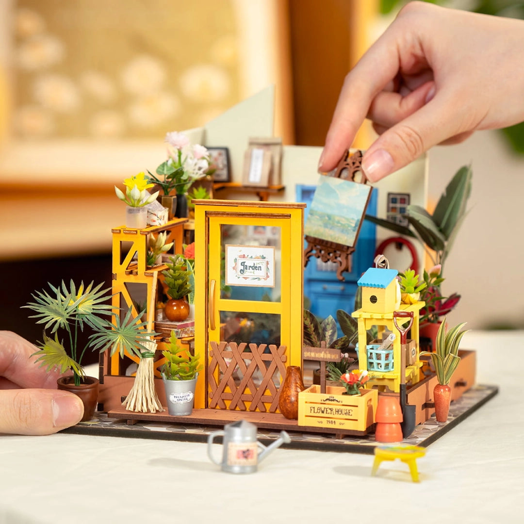 Miniature House - Cathy's Flower House