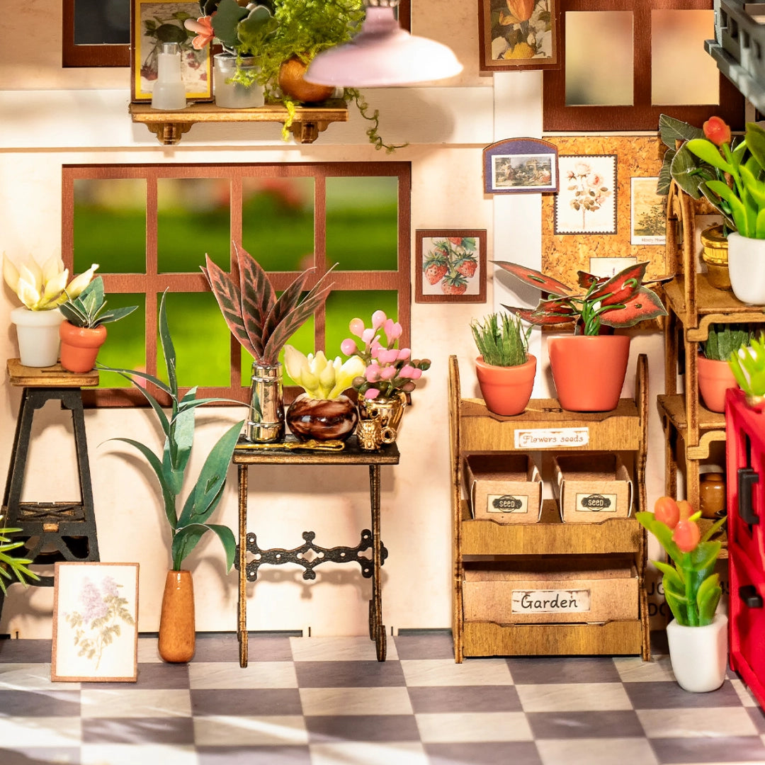 Miniature Dollhouse - Emily's Flower